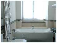 Hotels Ercolano, Bathroom